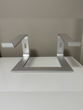 Laptop Stand – Silver (Fits 11–16” Laptops)